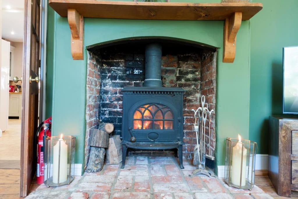 Firs Sleeps 15 Stunning Country House With Hot Tub Sudbourne 外观 照片