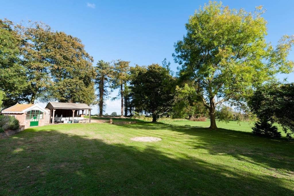 Firs Sleeps 15 Stunning Country House With Hot Tub Sudbourne 外观 照片