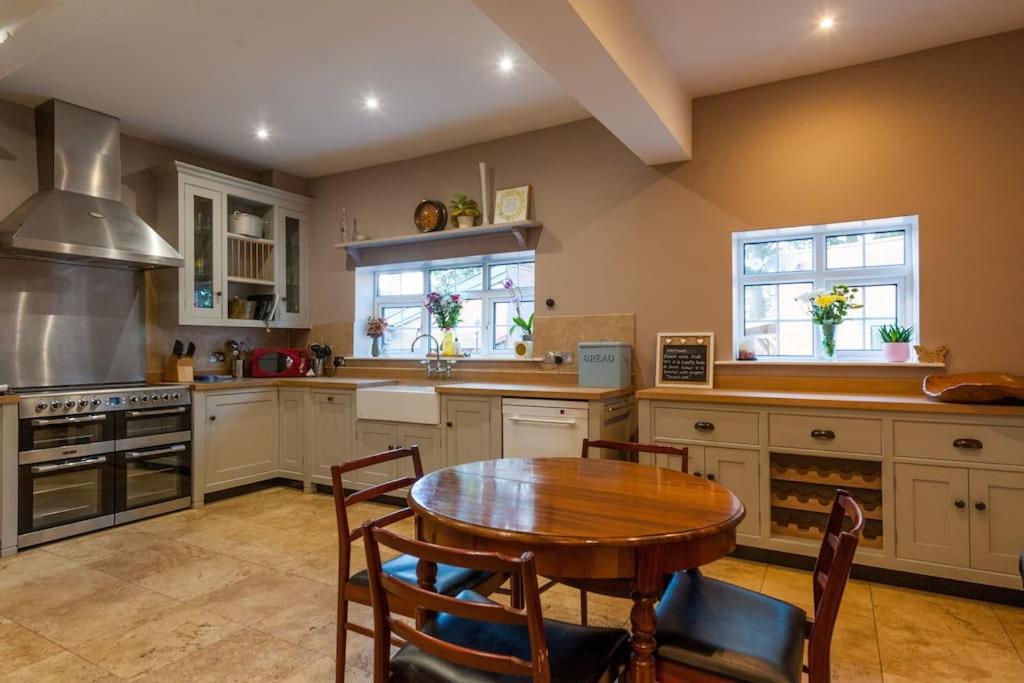 Firs Sleeps 15 Stunning Country House With Hot Tub Sudbourne 外观 照片