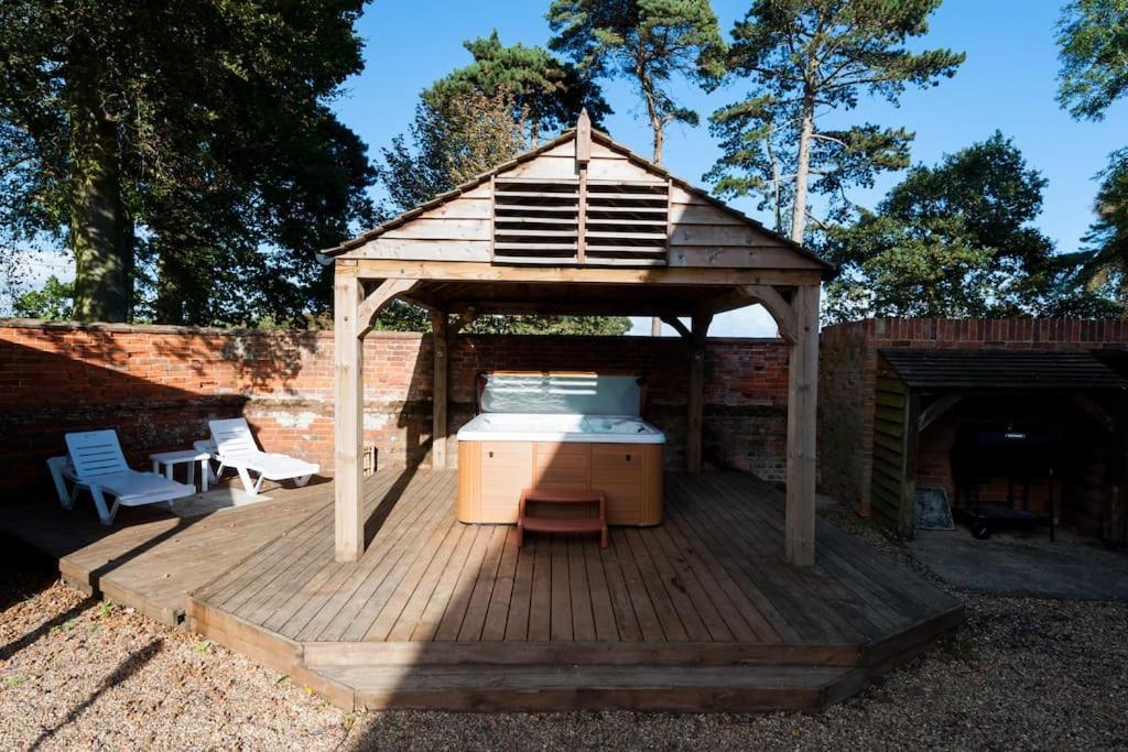 Firs Sleeps 15 Stunning Country House With Hot Tub Sudbourne 外观 照片